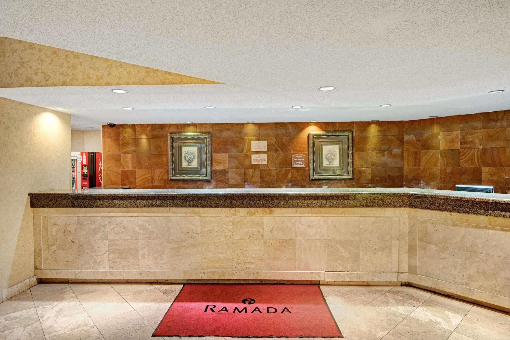 Ramada Overland Park Mission Exterior foto